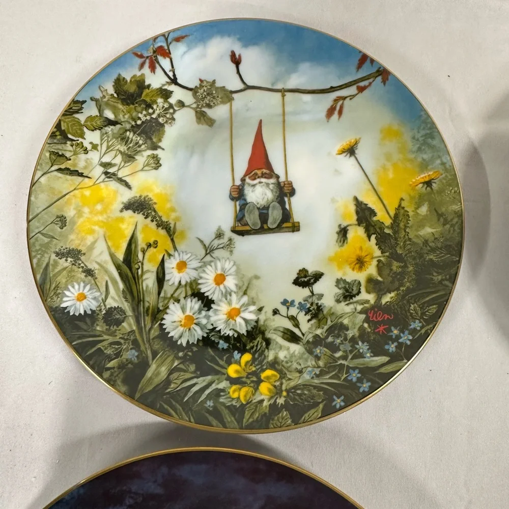 Vintage Rien Poortvliet “Gnomes Four Seasons” Collectible Plates (set of 4) - Picture 2 of 10